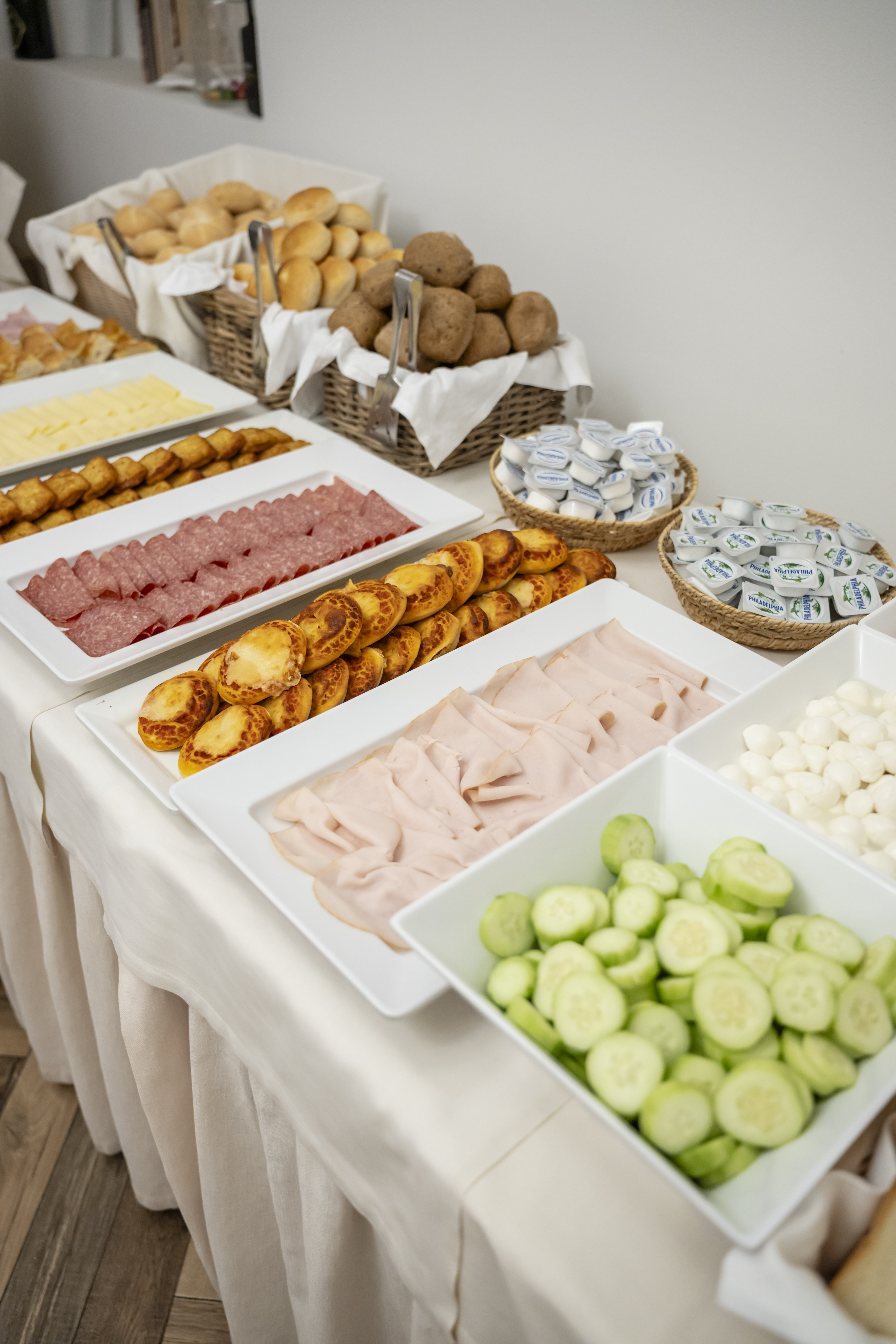 Buffet salato Hotel Olimpia Bibione con salumi formaggi e affettati
