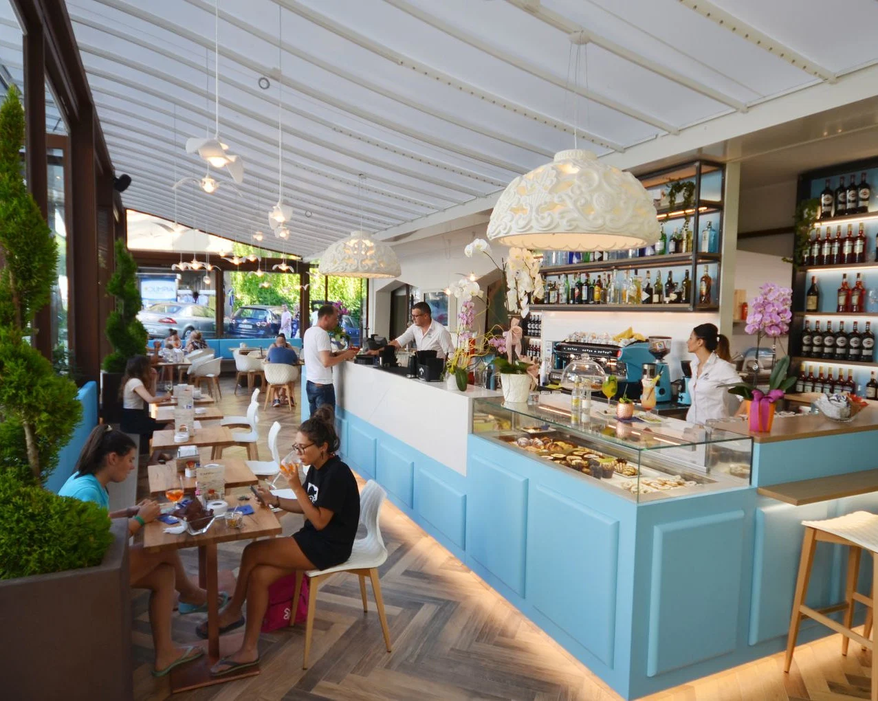 Foto del bancone del bar